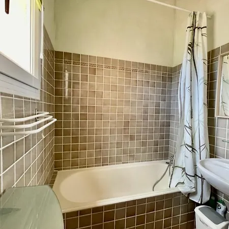Дом отдыха A Avec Piscine, Sauna, Parking Et Animaux Acceptes - Fr-1-226b-156 Кавалер-сюр-Мер